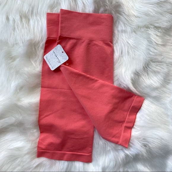 NWT FREE PEOPLE Intimately Size XS/S Seamless Biker Shorts Coral Peach - Picture 4 of 9